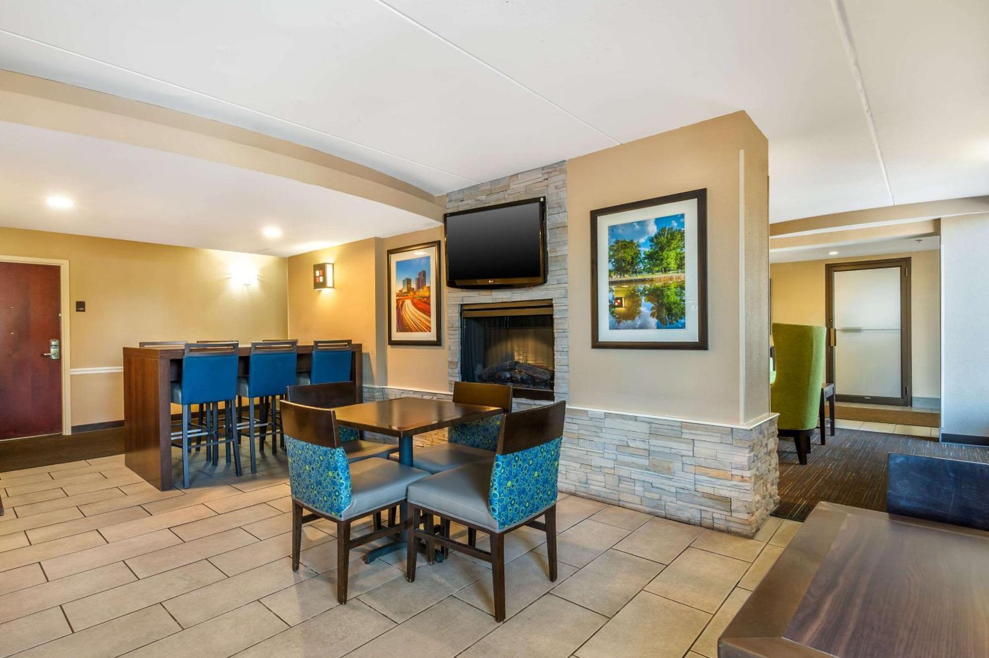 Comfort Inn & Suites East Hartford - Hartford Buitenkant foto
