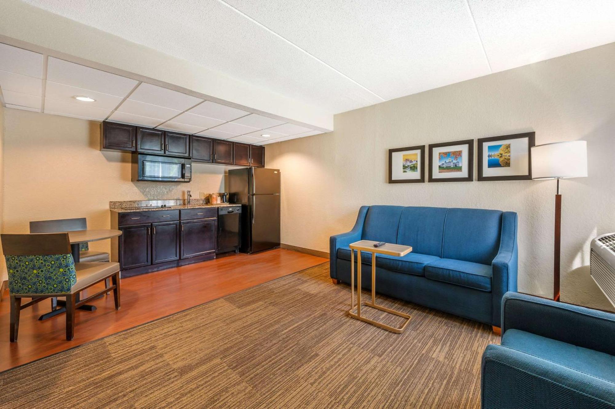 Comfort Inn & Suites East Hartford - Hartford Buitenkant foto