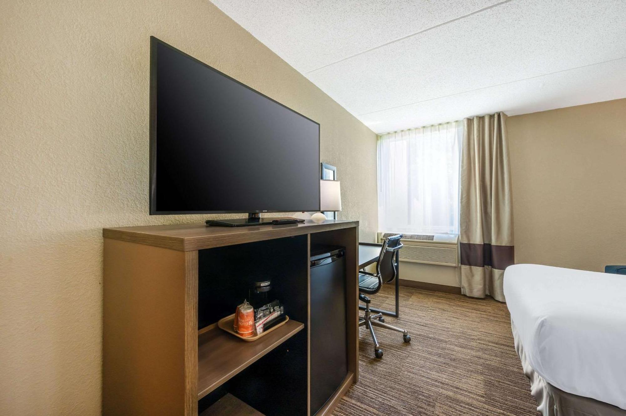 Comfort Inn & Suites East Hartford - Hartford Buitenkant foto