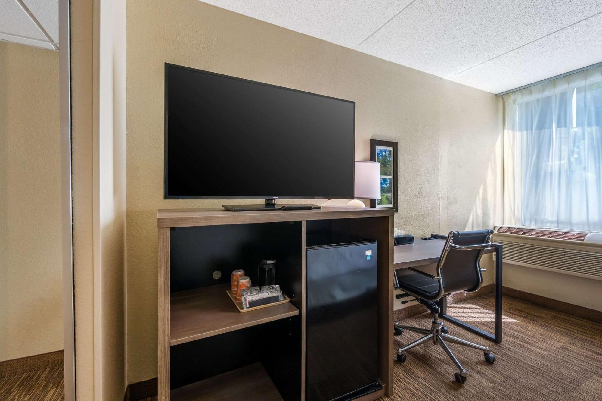 Comfort Inn & Suites East Hartford - Hartford Buitenkant foto