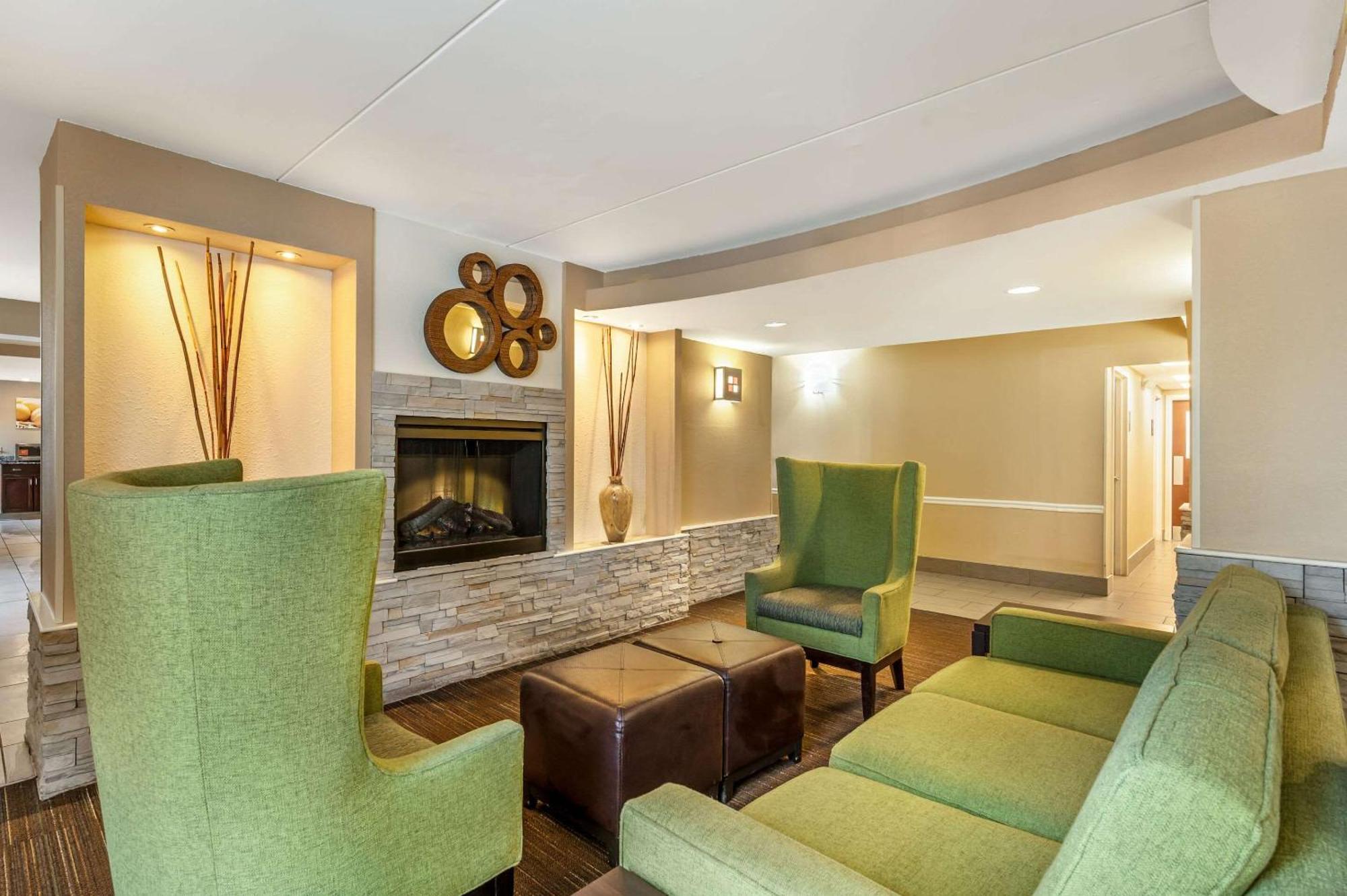 Comfort Inn & Suites East Hartford - Hartford Buitenkant foto